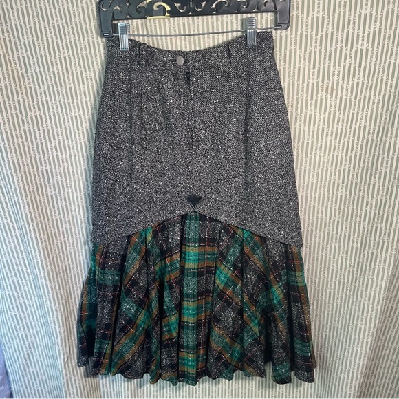 CONSIGNED @SF FERRRY BUILDING Tuatara Italian Plaid Skirt Grey tweed, green - Picture 9 of 11